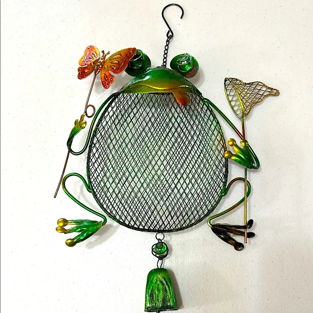 Green Frog Bird Feeder with Butterfly Design